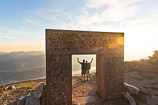 Sonnenaufgang am Granattor, mit leuchtenden Farben und klarer Luft © Franz Gerdl_MBN Tourismus