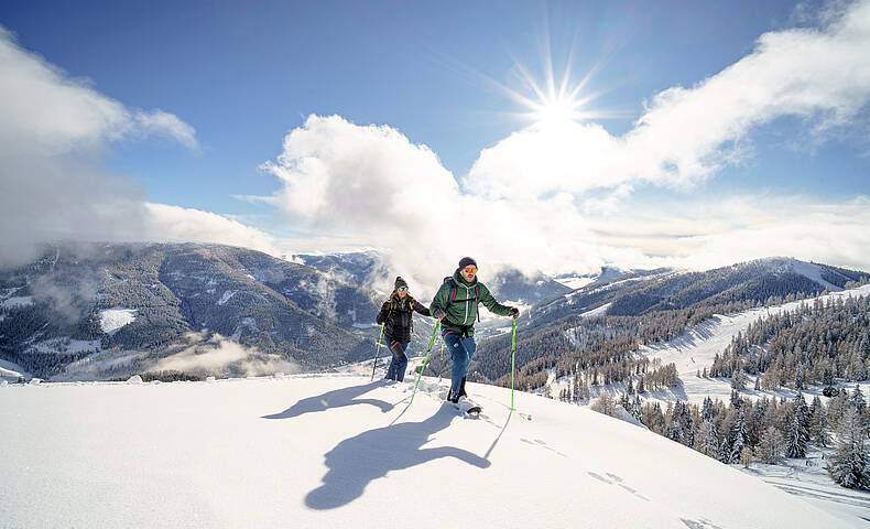 Schneeschuhwandern in Österreich © Mathias_Praegant_MBN Tourismus