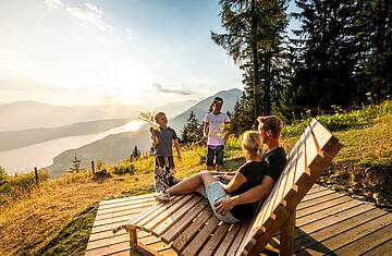 Picknickpause mit der Familie in einer malerischen Wiese in den Nockbergen © Gert Perauer_MBN Tourismus