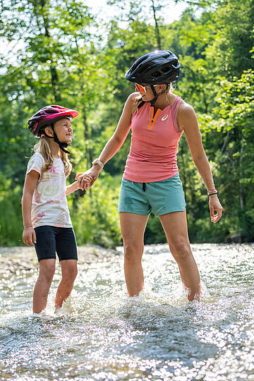 Abkühlung im kühlen Nasss nach dem Radfahren durch die Nockberge © Gert Perauer_MBN Tourismus