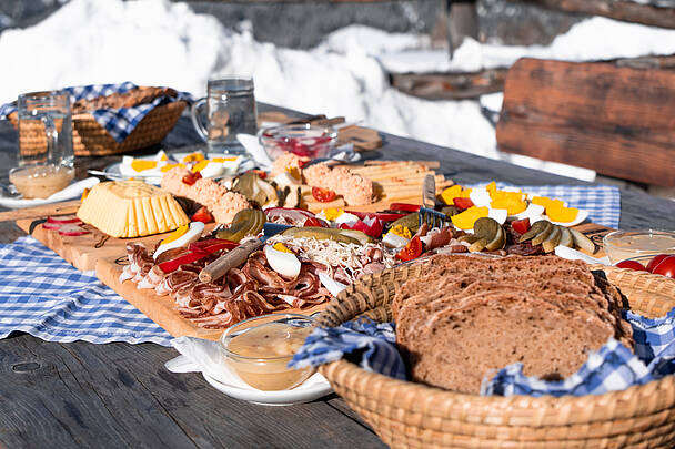 Saftige Jause auf der Hochrindl © Christoph Rossmann_MBN Tourismus