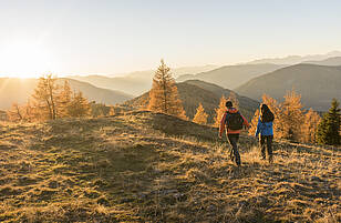 Wanderer genießen die frische Bergluft und die weiten Ausblicke in der Region Millstättersee - Nockberge © Franz Gerdl_MBN Tourismus