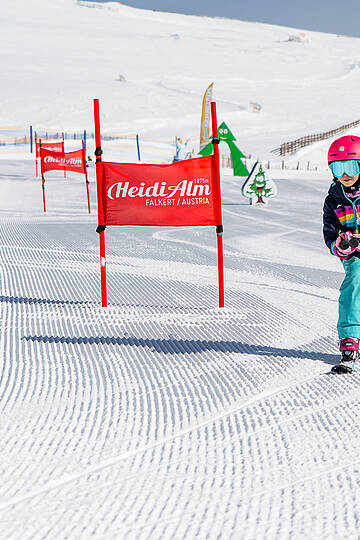 Skifahren mit Kindern direkt an der Piste am Falkert © Christoph Rossmann_MBN Tourismus