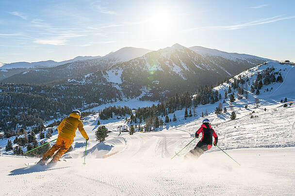 Skifahren bei strahlender Sonne auf der Turracher Höhe © Christoph Rossmann_MBN Tourismus