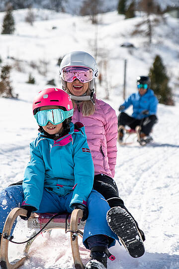 Abseits der Piste rodeln© Christoph Rossmann_MBN Tourismus